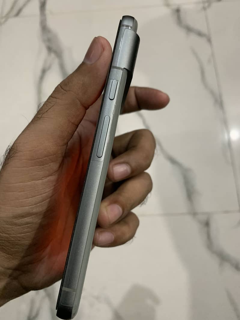 Google Pixel 8 4