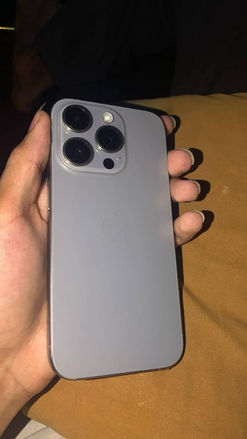 Apple iPhone 15 Pro 0