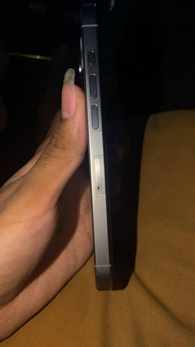 Apple iPhone 15 Pro 3
