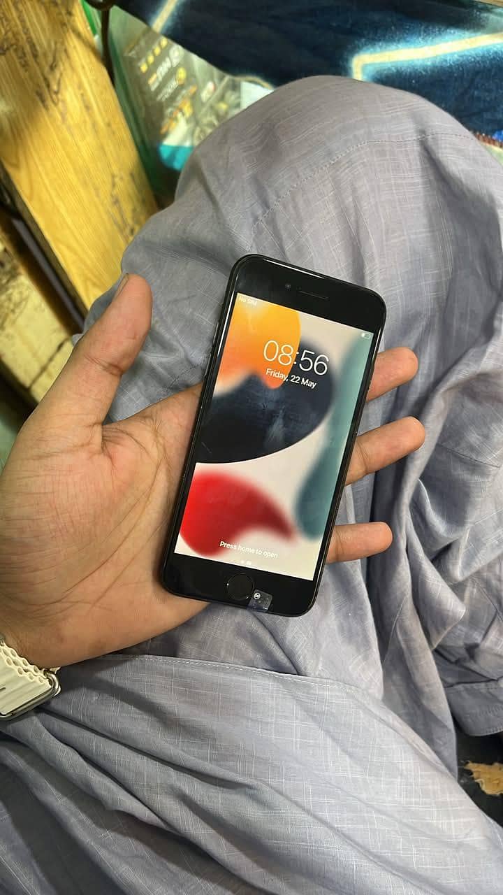 Apple iPhone 7 2