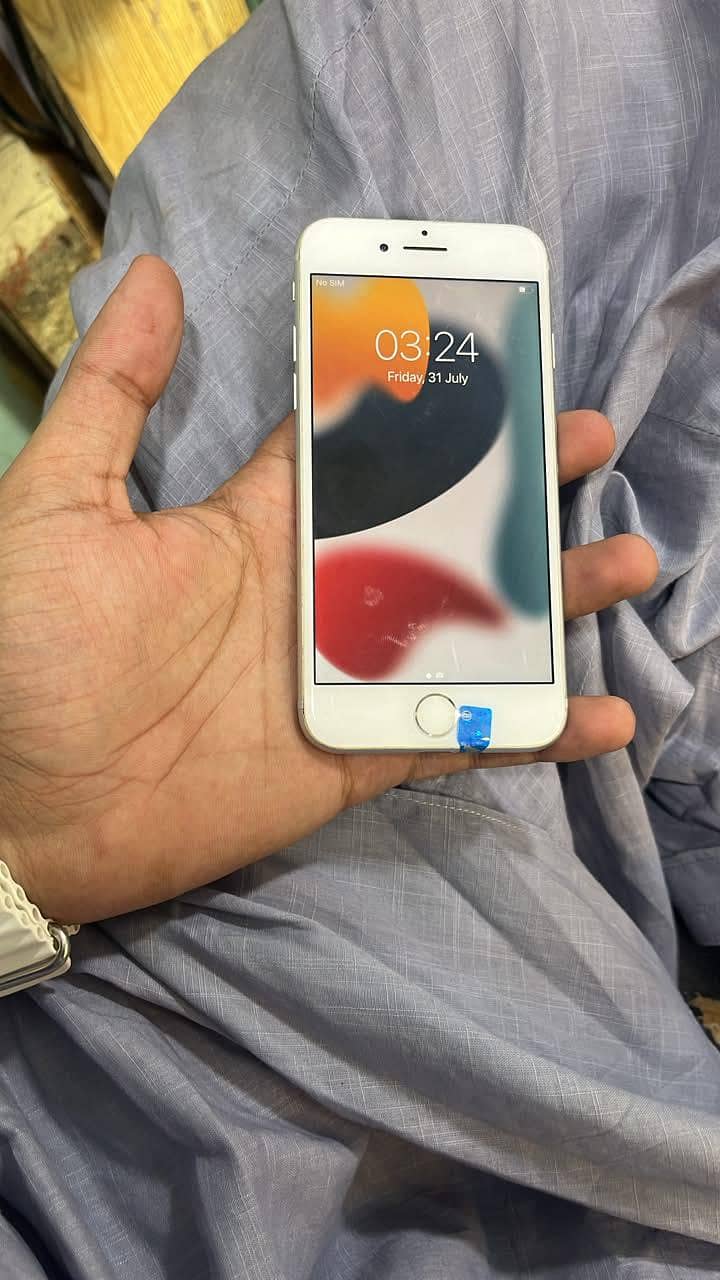 Apple iPhone 7 3