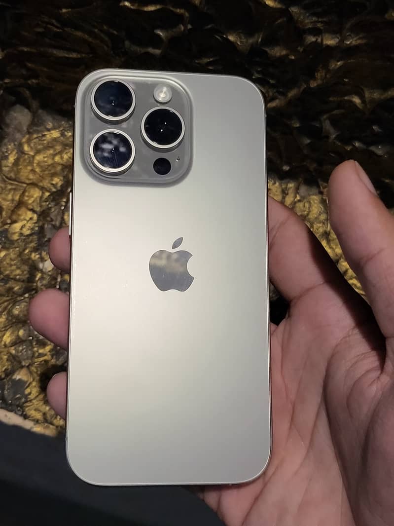 Apple iPhone 16 Pro 0