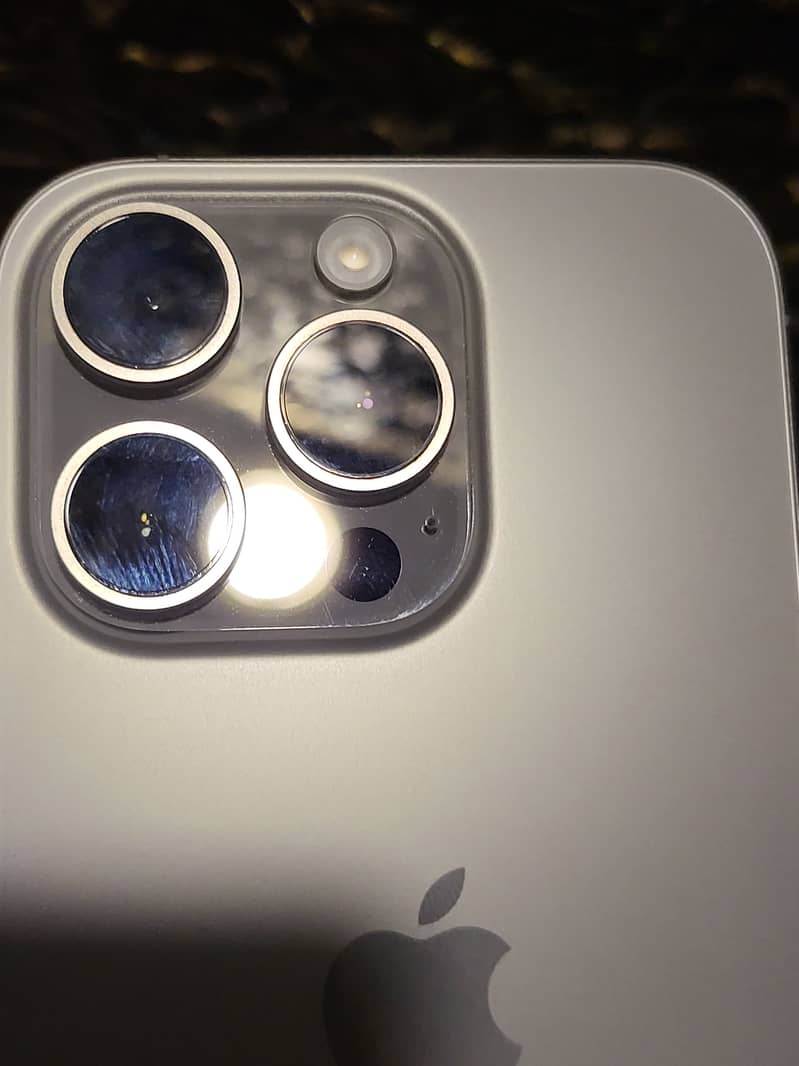 Apple iPhone 16 Pro 2
