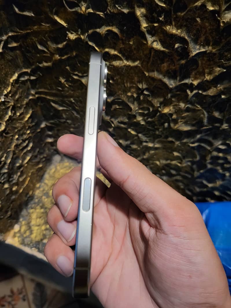 Apple iPhone 16 Pro 5