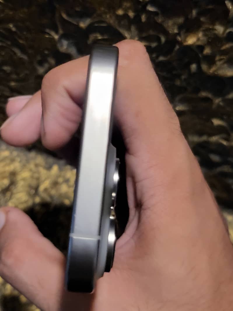 Apple iPhone 16 Pro 6