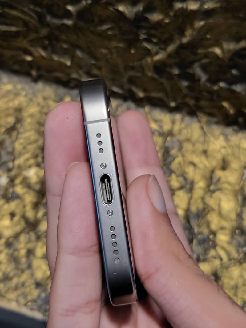 Apple iPhone 16 Pro 7
