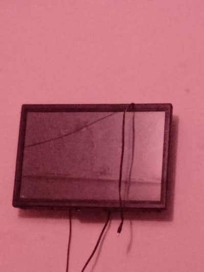 LED TV 1080p 26"inches with box sprakers ac/dc 12v