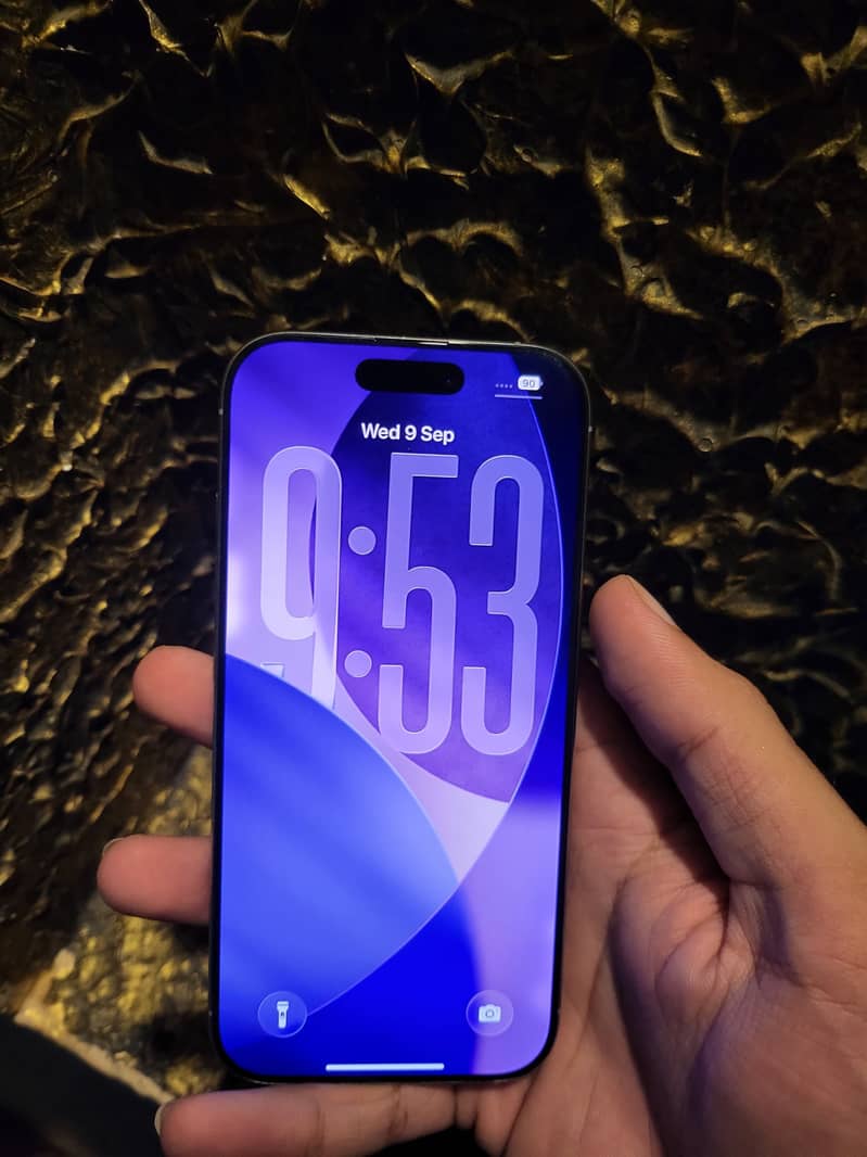 Apple iPhone 16 Pro 0