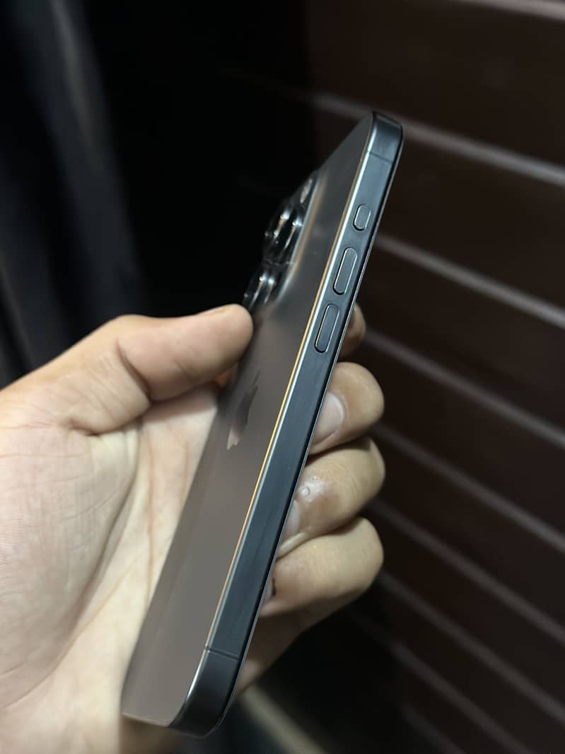 Apple iPhone 15 Pro 2