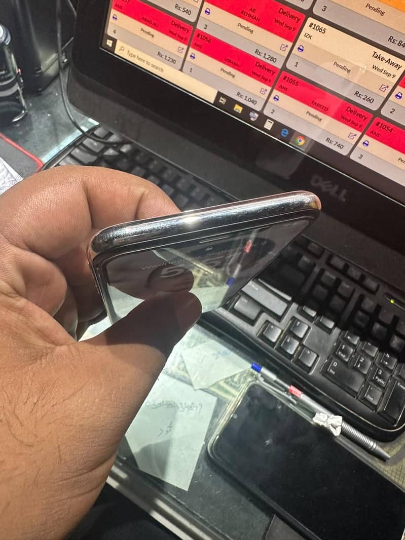 Apple iPhone X 4