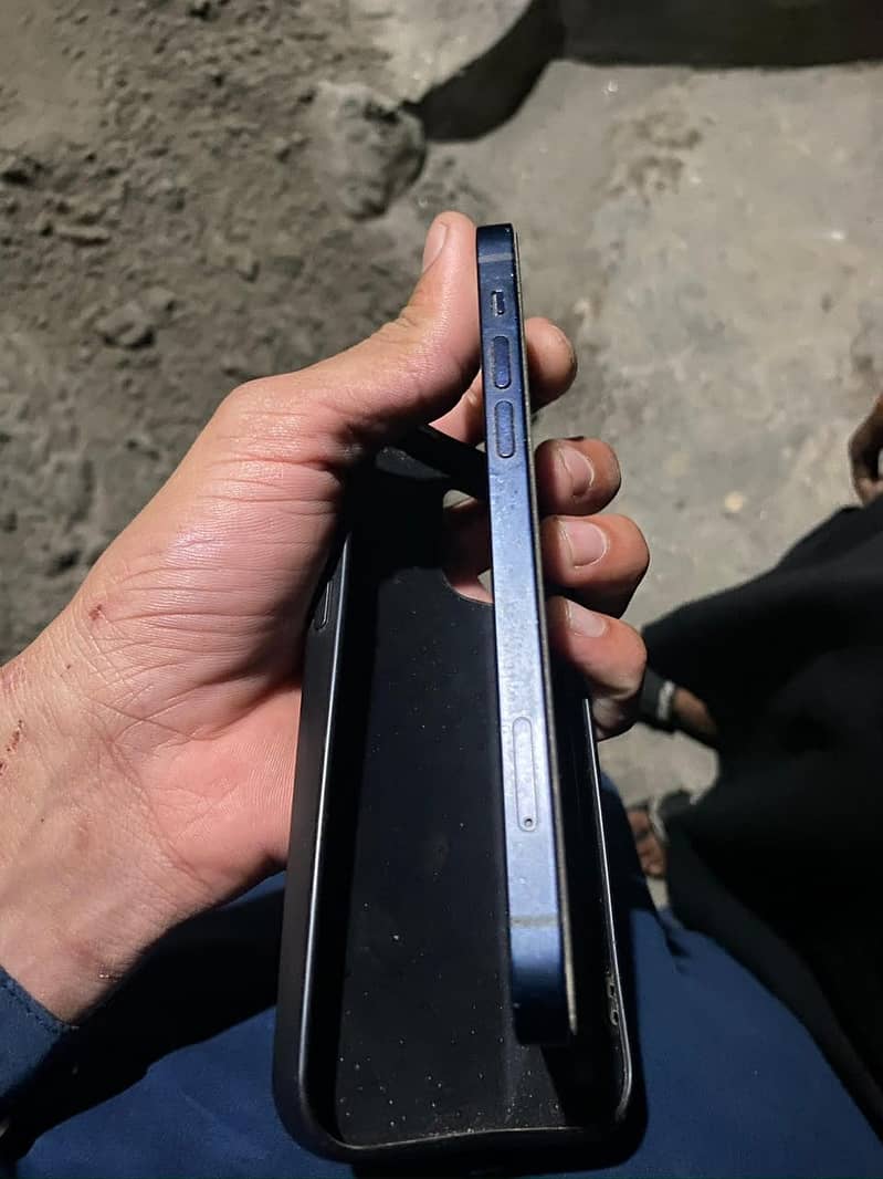 Apple iPhone 12 3