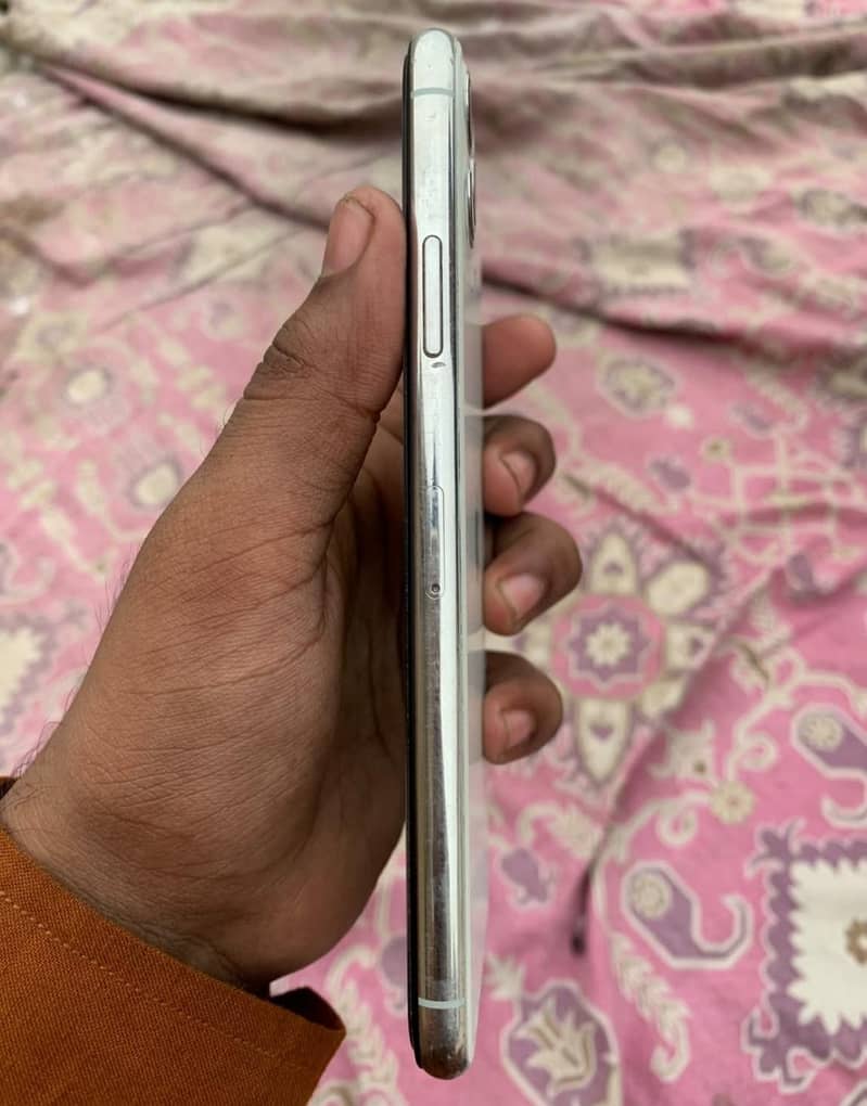 iphone 11 pro max 3