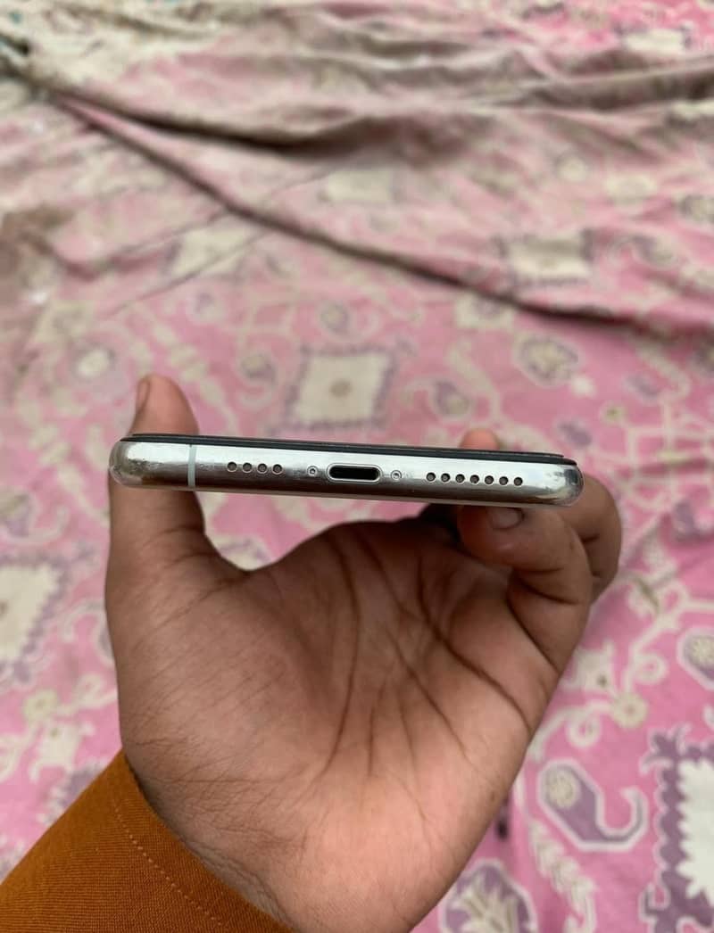 iphone 11 pro max 4