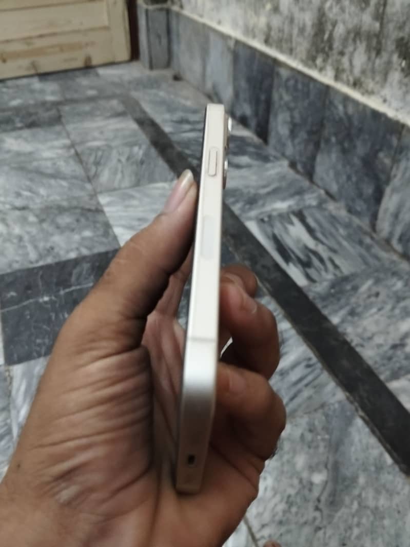 Apple iPhone 13 5