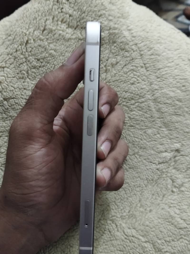 Apple iPhone 13 7