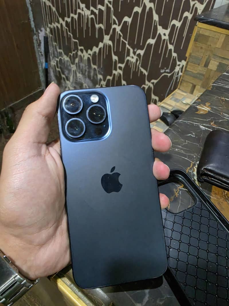 Apple iPhone 15 Pro Max 0