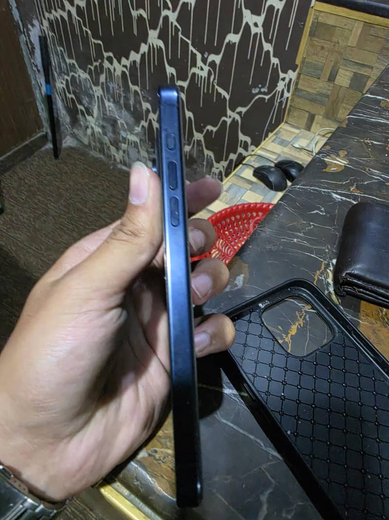 Apple iPhone 15 Pro Max 2