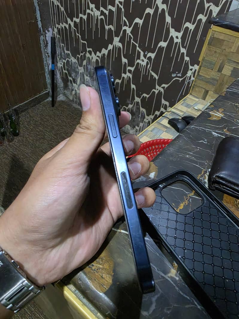 Apple iPhone 15 Pro Max 3