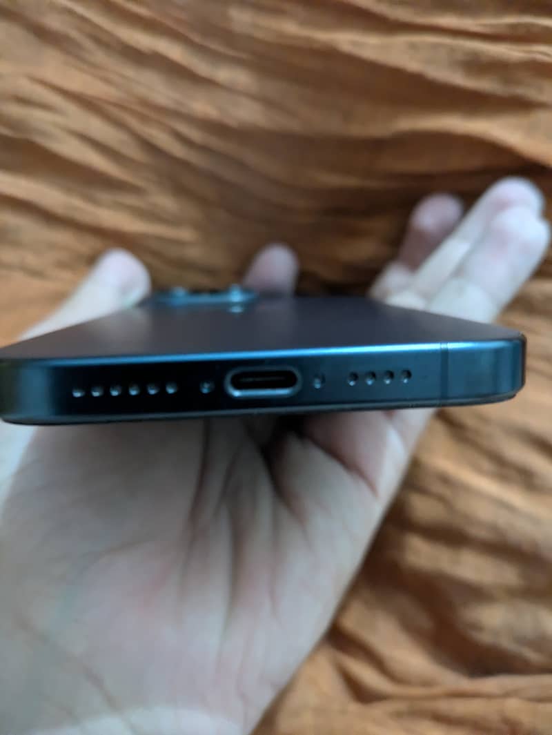 Apple iPhone 15 Pro Max 3