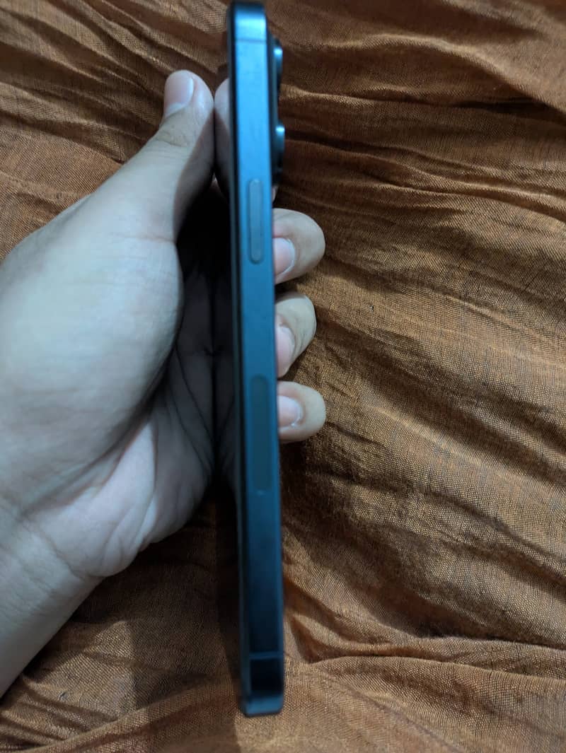 Apple iPhone 15 Pro Max 4