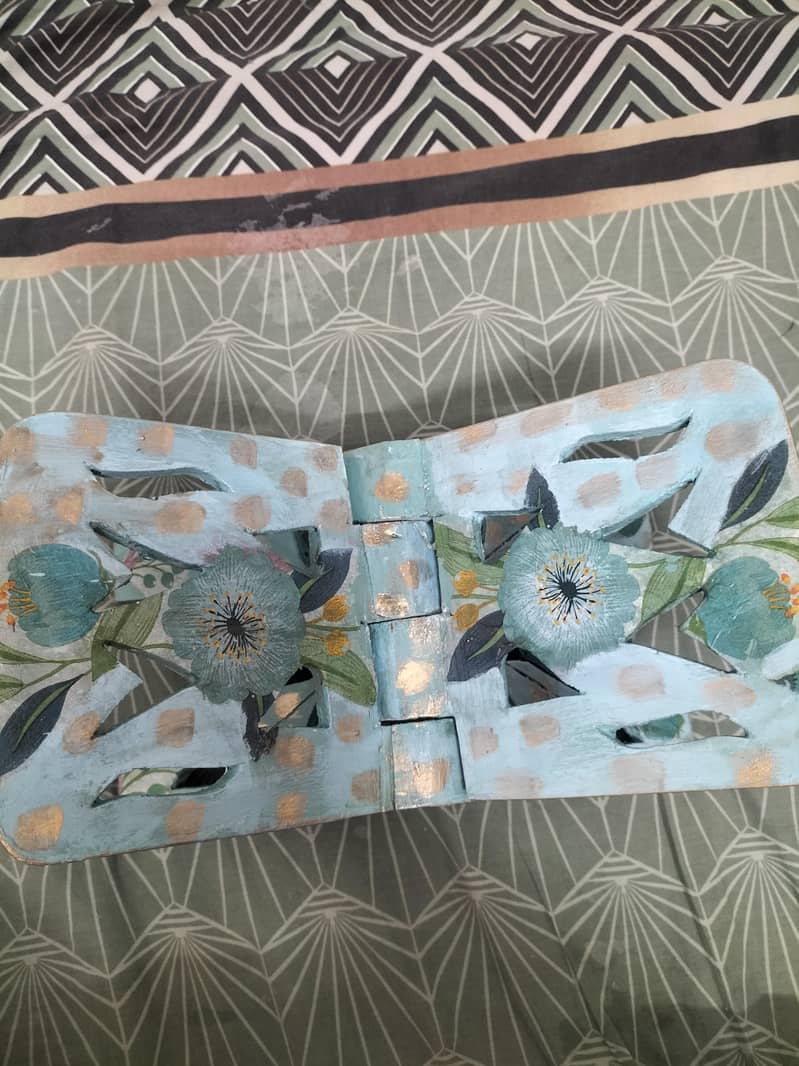decoupage paint . 0