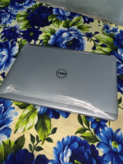 Dell Latitude E7240 Core i7 4th Gen 8GB RAM 128GB SSD 9/10 Condition