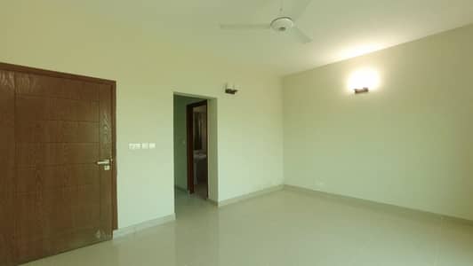 Special Building 11 Marla 3 Bed Flat Beside McDonald For Sale In Askari 11 Lahore
