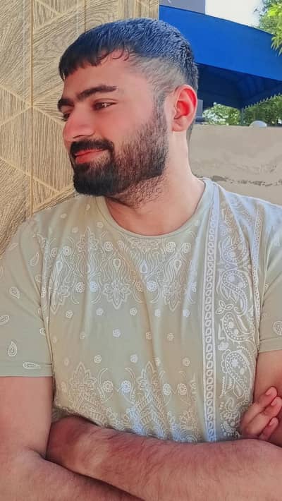 mjhe party time job chahiyay sham 8 say Raat 12 tk need person Hu