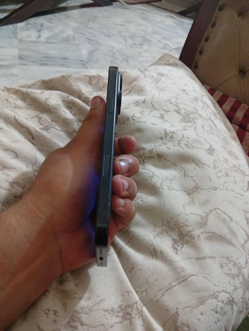 Apple iPhone 16 Pro Max 1