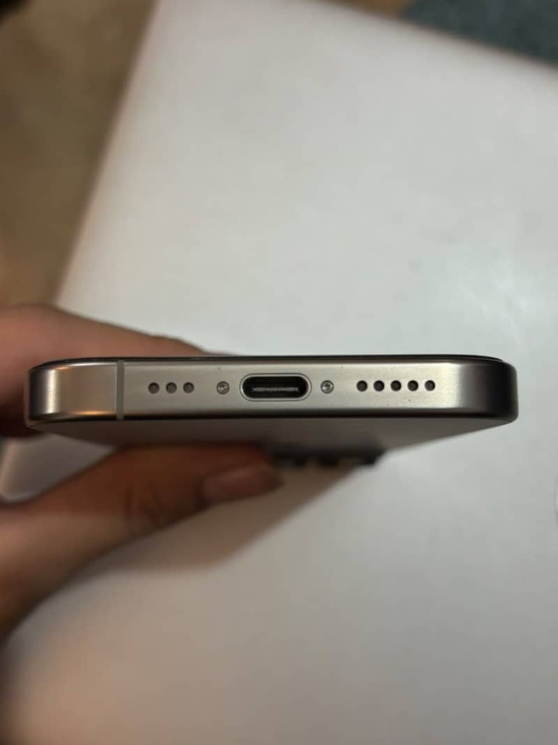 Apple iPhone 16 Pro 4