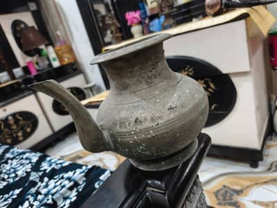 Antique Mughal pot