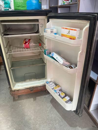 Single Door Room Fridge for Sale – Good Condition