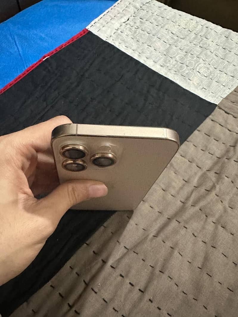 Apple iPhone 16 Pro Max 3