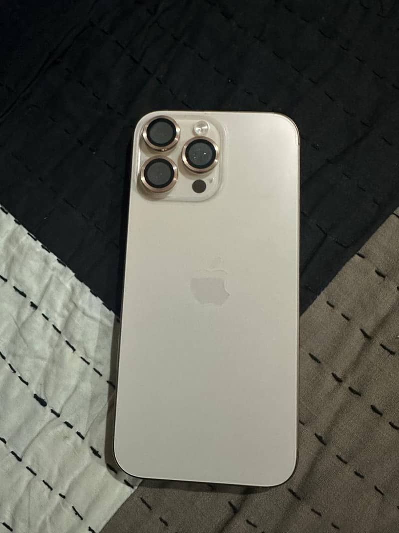 Apple iPhone 16 Pro Max 4