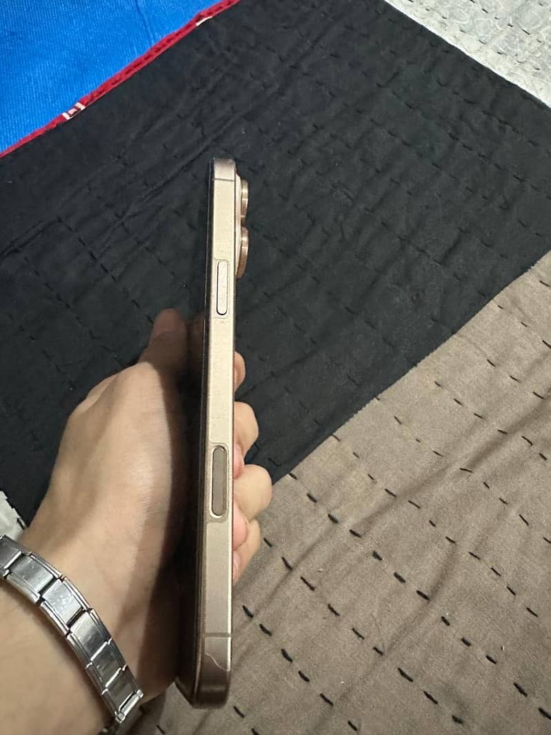 Apple iPhone 16 Pro Max 5