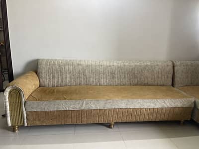 Elegant L-Shaped Sofa Set – Excellent Condition
