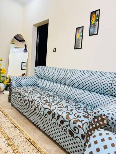 5 seater sofa set - good condition + free covers