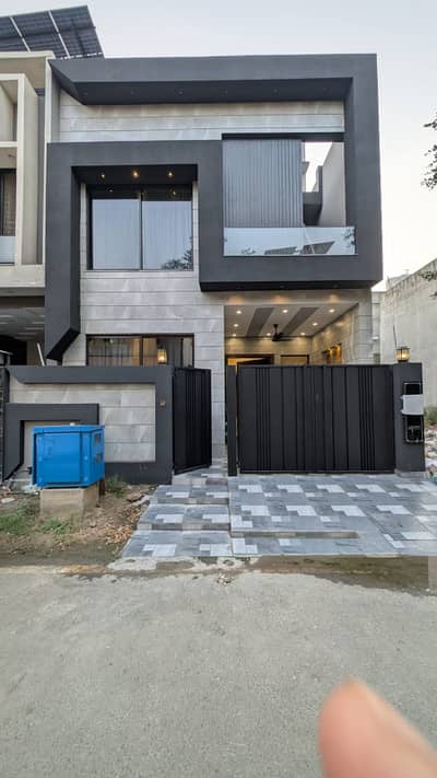 5 Marla Top Class Location House in Lake City Sector m7b.