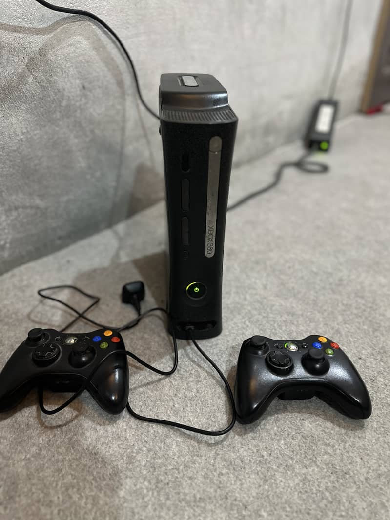XBOX 360 with 2 Wireless Controllers 1