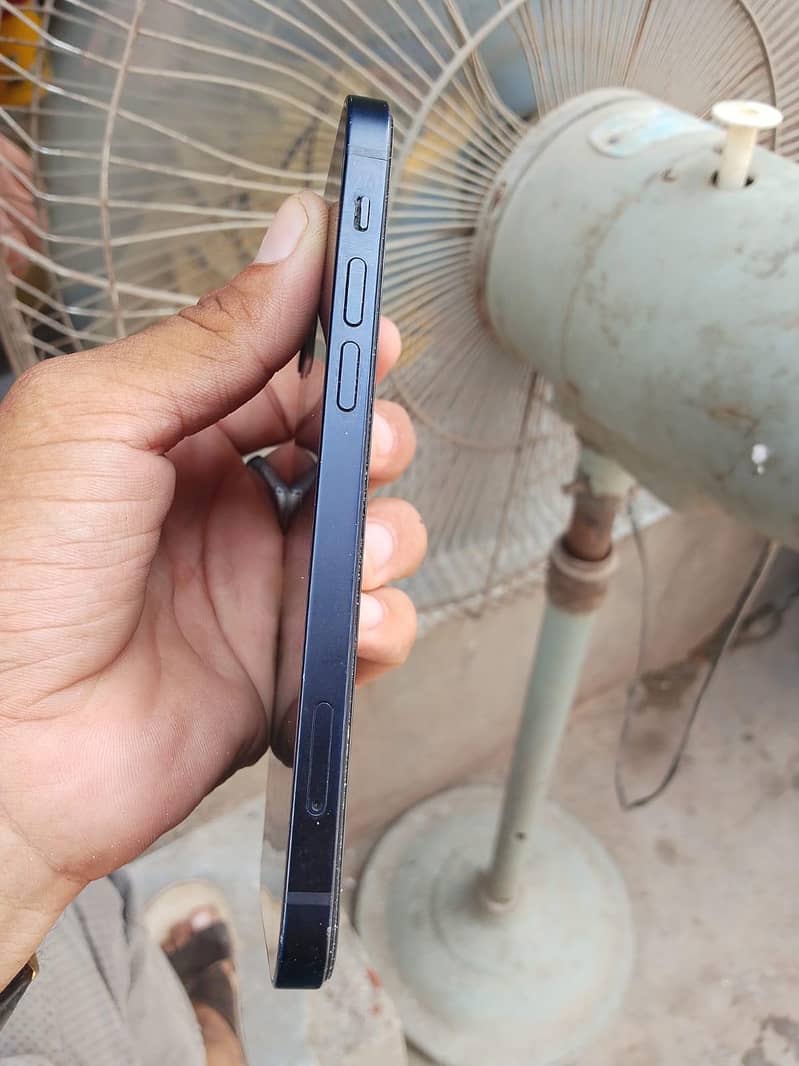 Apple iPhone 12 2