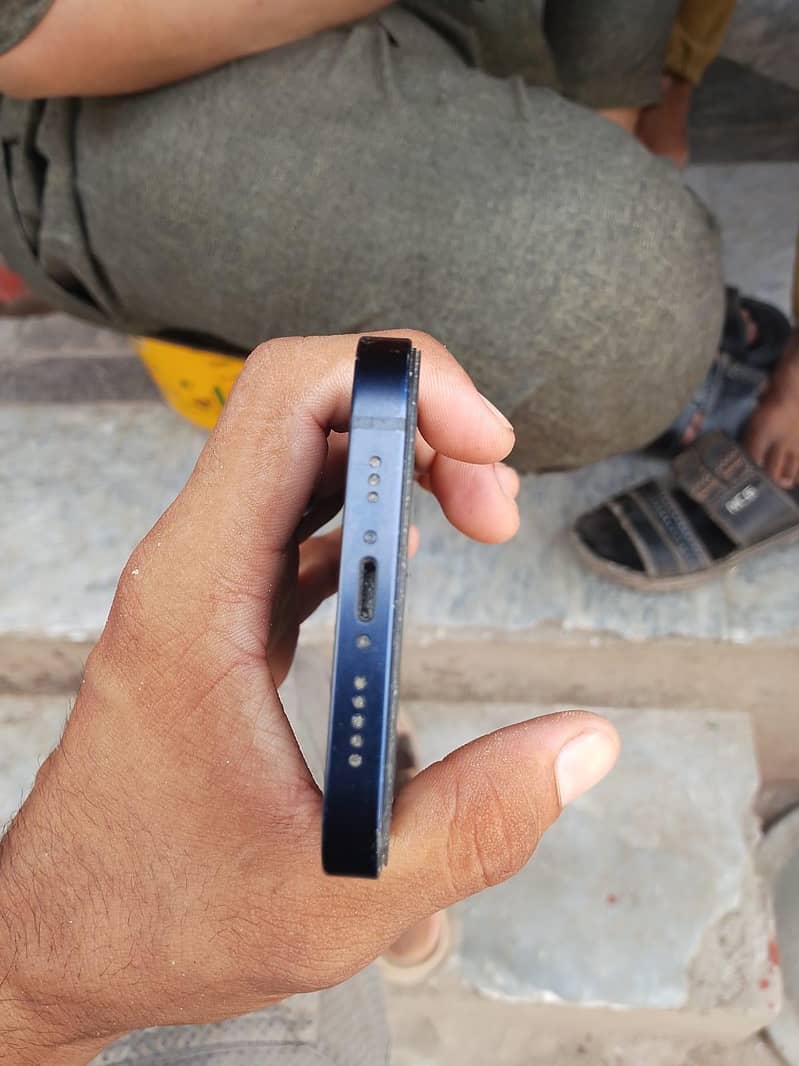 Apple iPhone 12 3