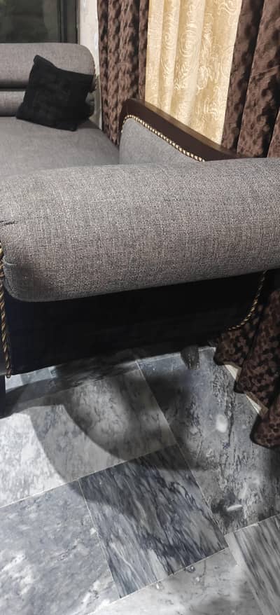 Dewan Wooden