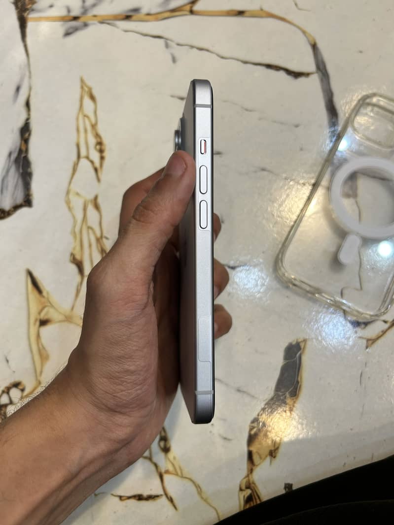 Apple iPhone 15 3