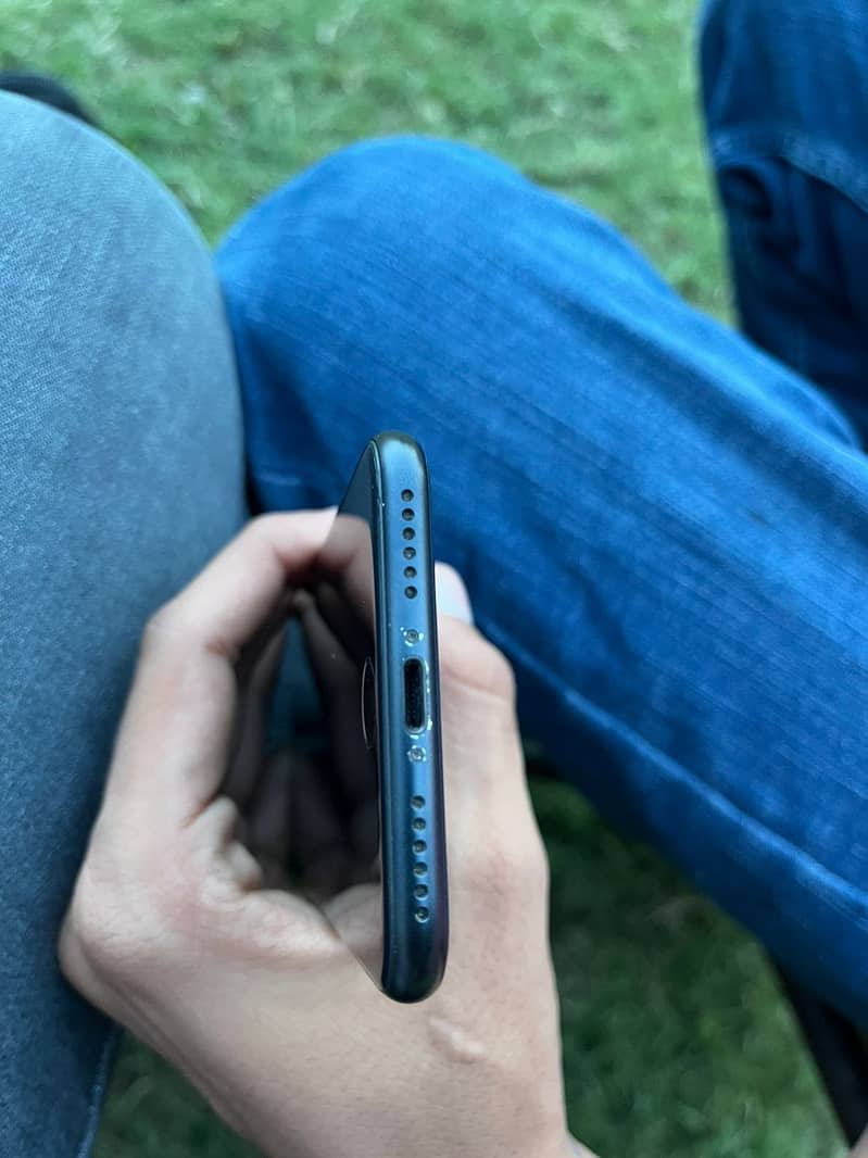 Apple iPhone SE3rd gen 4