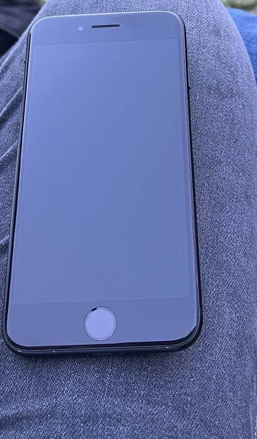 Apple iPhone SE3rd gen 6