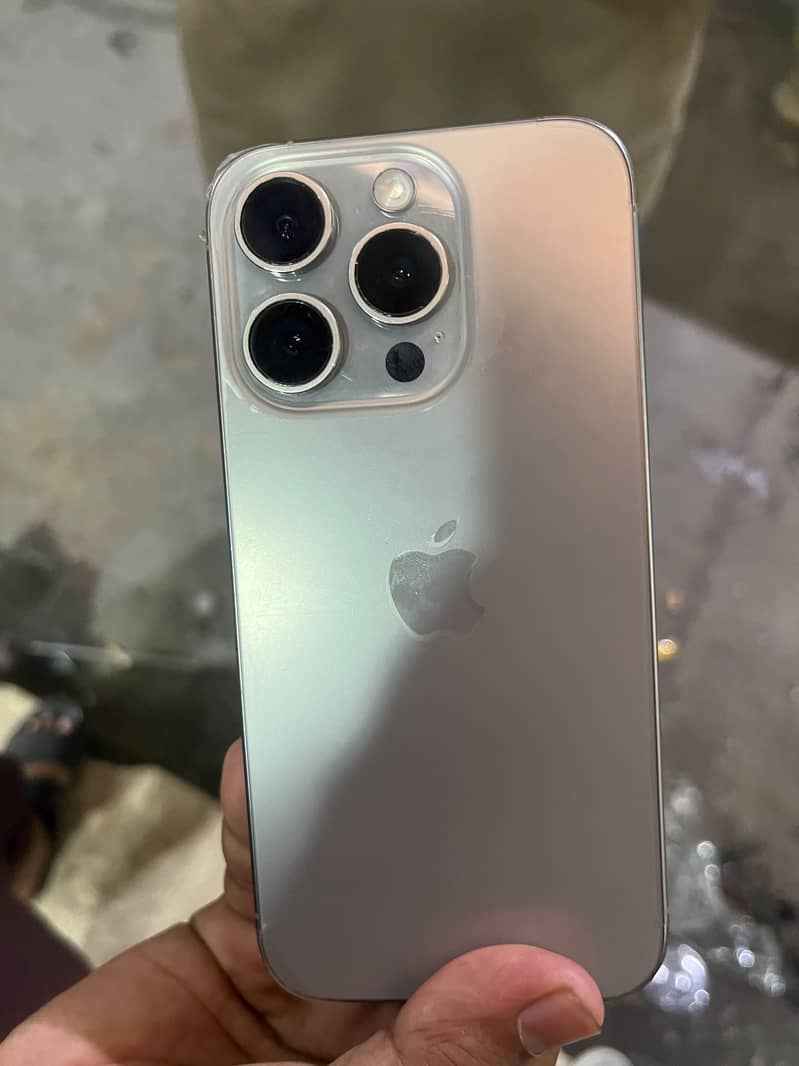 Apple iPhone 15 Pro 0