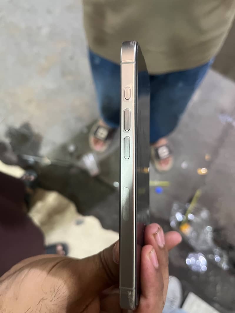Apple iPhone 15 Pro 1