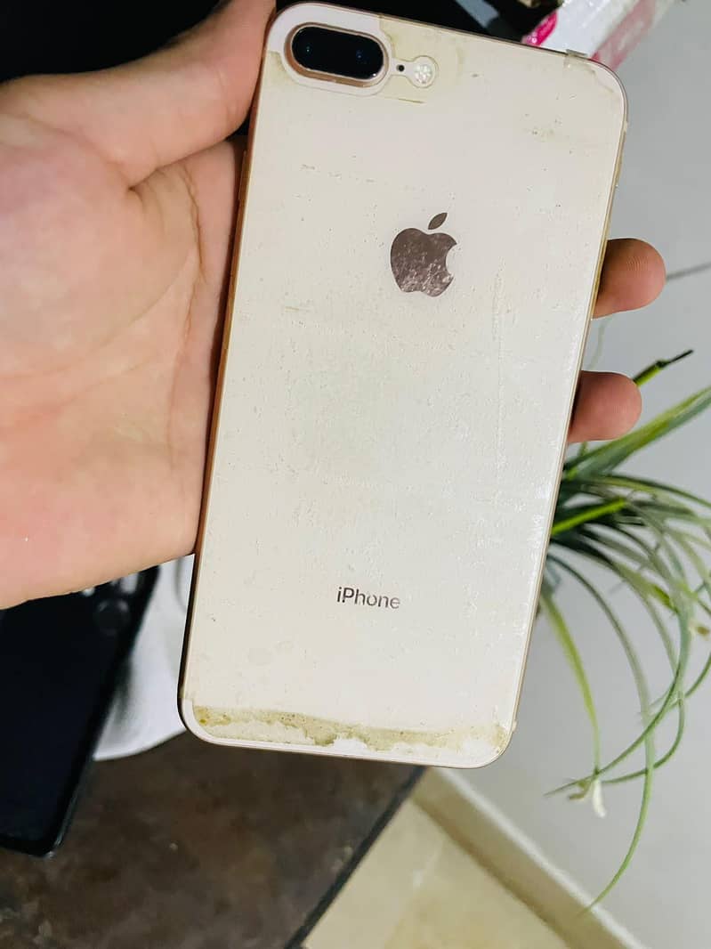 Apple iPhone 8 Plus 1