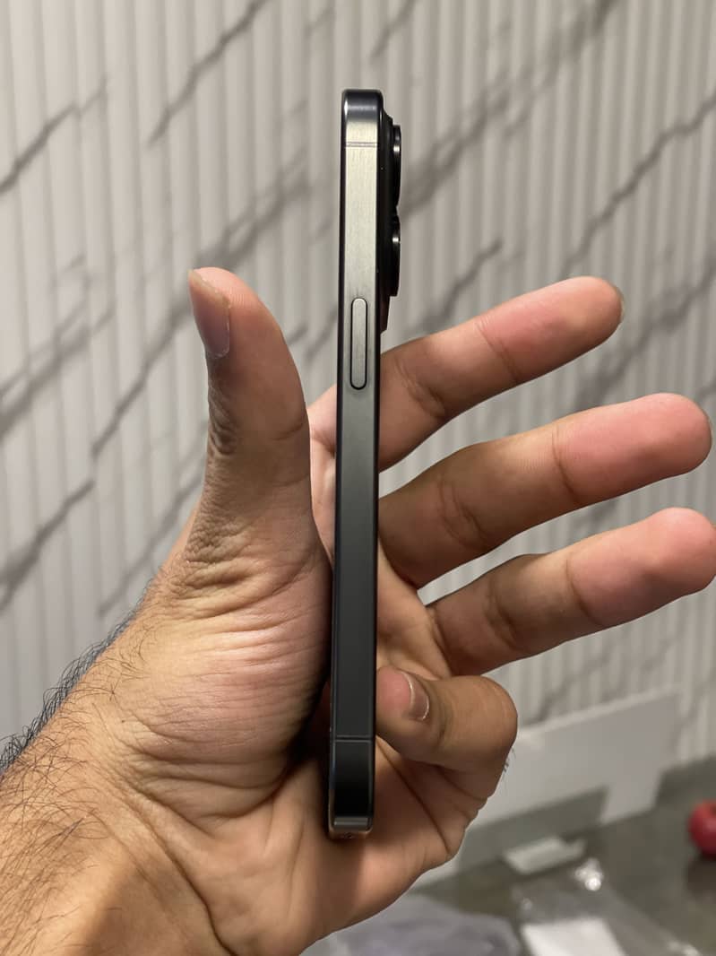 Apple iPhone 15 Pro 2