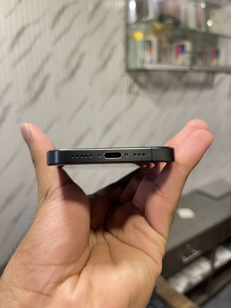 Apple iPhone 15 Pro 3